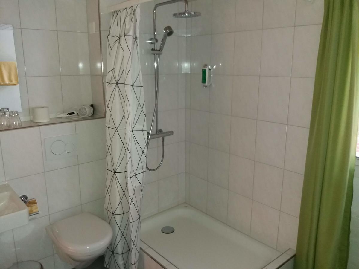 Hotel Garni Frohsinn Uttwil Exterior foto